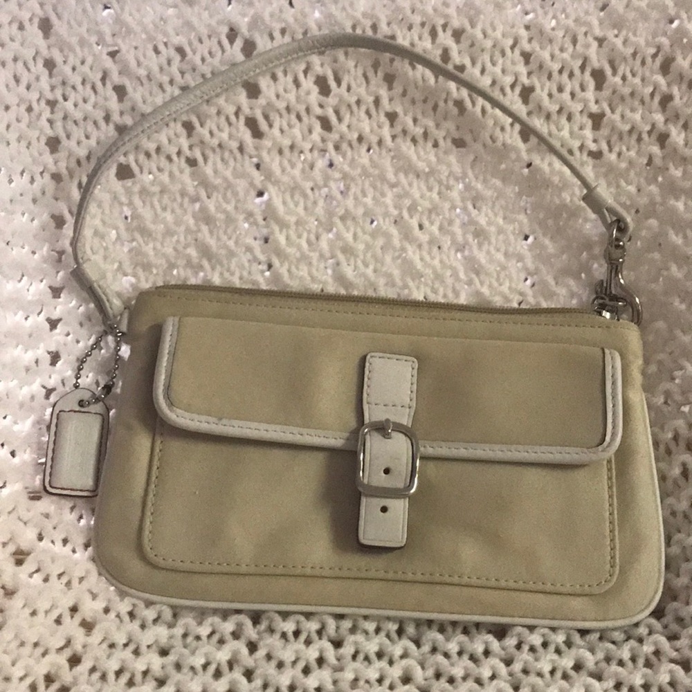 Coach Off-White Wristlet with Front Pocket 👜